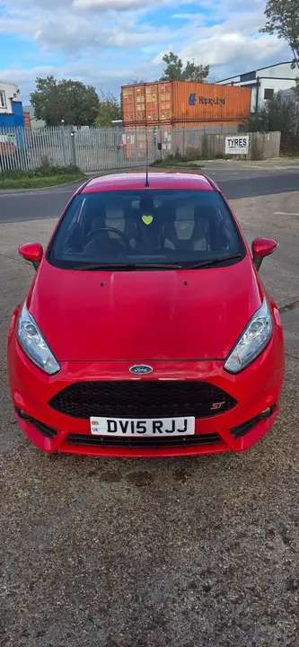 Ford Fiesta 2015 photo 2
