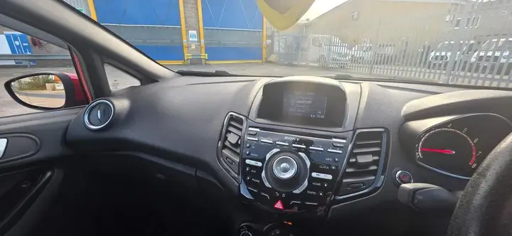 Ford Fiesta 2015 photo 5