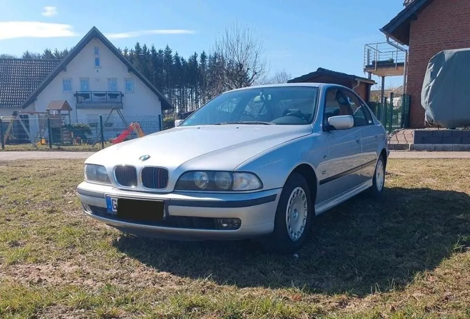 BMW 523I
