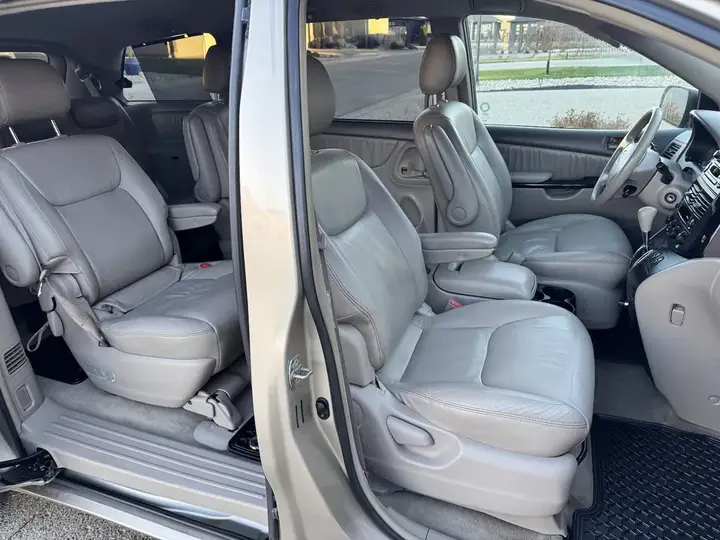 Toyota Sienna 2004 photo 4