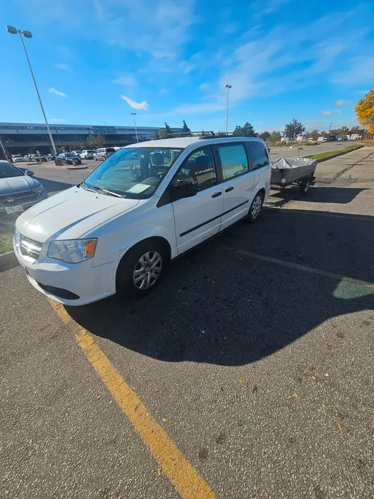 Chrysler Grand Caravan 2016 photo 3