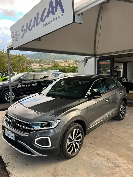 Volkswagen T-Roc 2023 photo 2