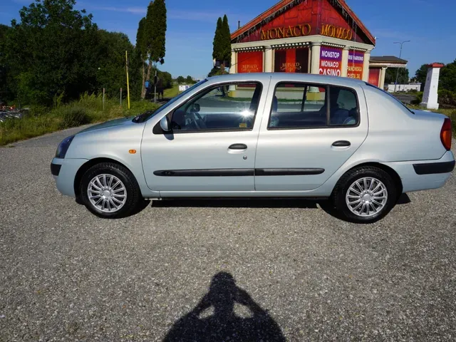 Renault Thalia 2004 photo 2
