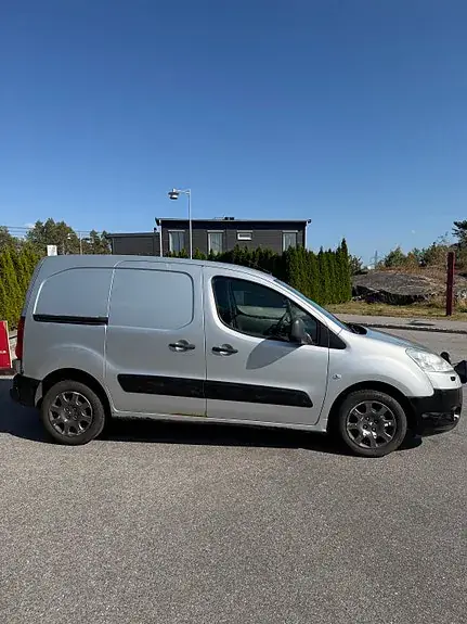Peugeot Partner 2010 photo 2
