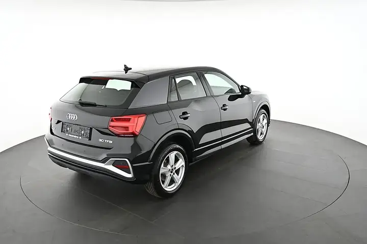 Audi Q2 2021 photo 2