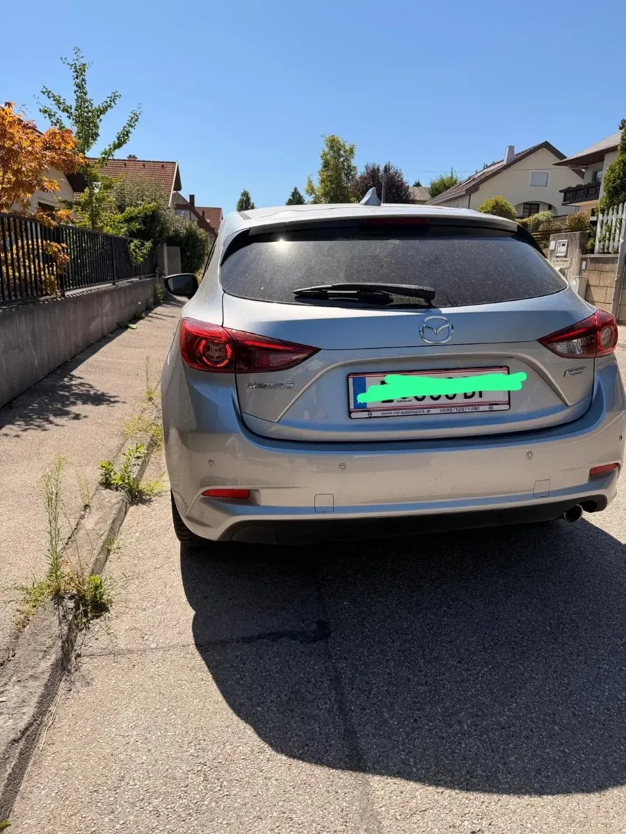 Mazda Mazda3 2018 photo 2