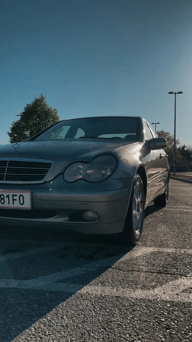 Mercedes-Benz C-Class 2003 photo 2