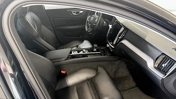 Volvo V60 2022 photo 3