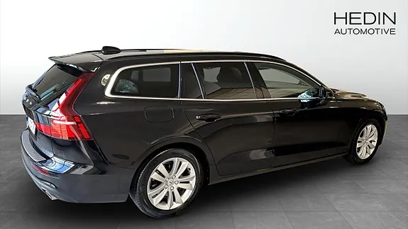 Volvo V60 2022 photo 2