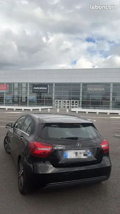 Mercedes-Benz A-Class 2018 photo 2