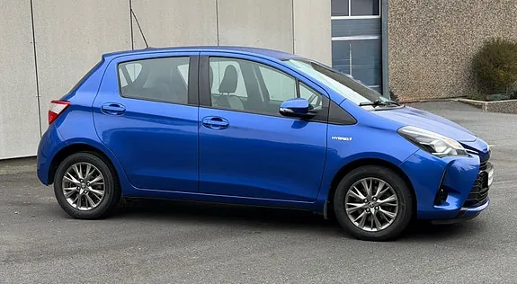 Toyota Yaris 2017 photo 2