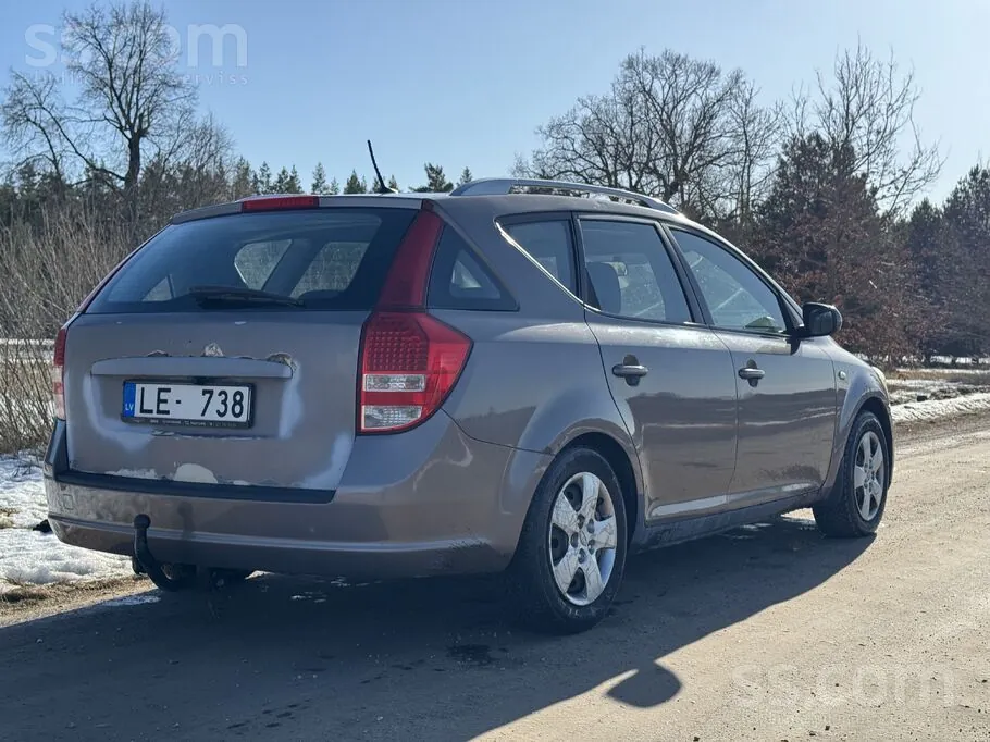 Kia Ceed 2011 photo 3