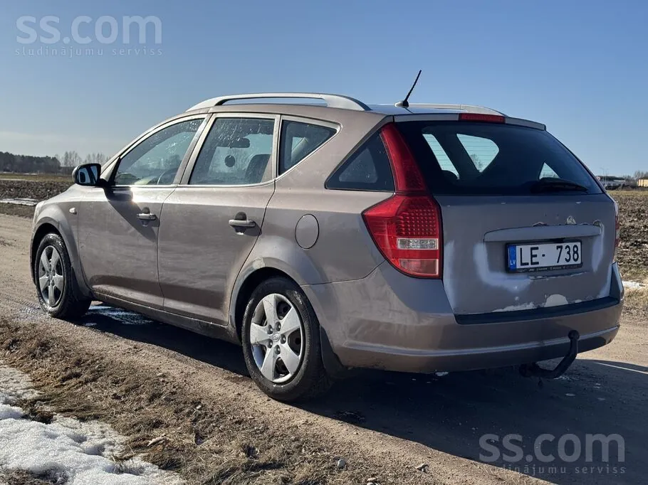 Kia Ceed 2011 photo 4