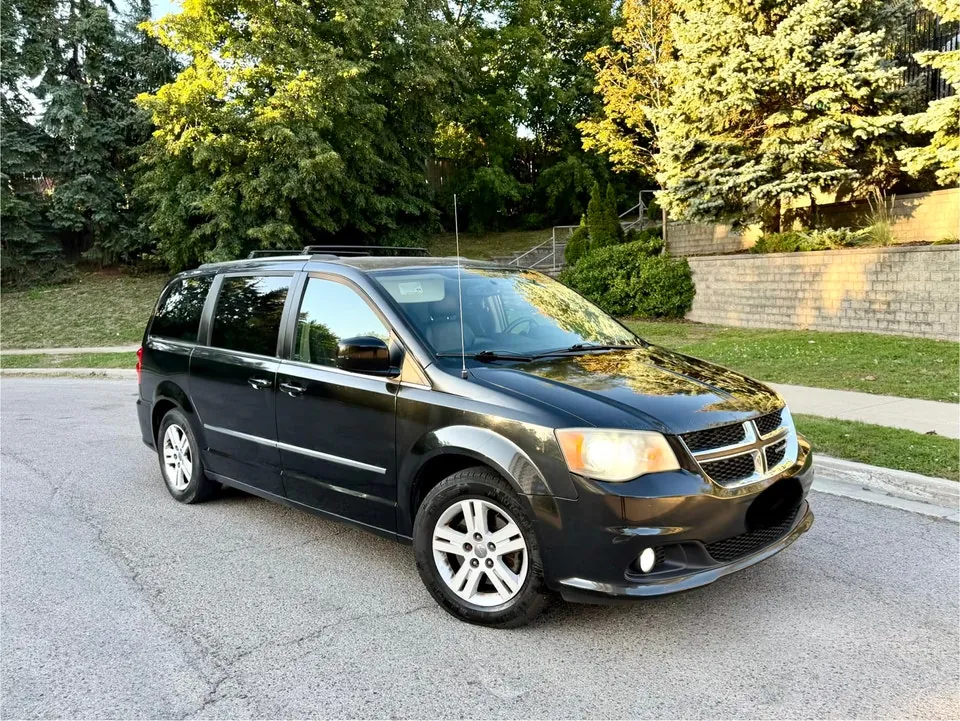 Dodge Grand Caravan 2013 photo 2