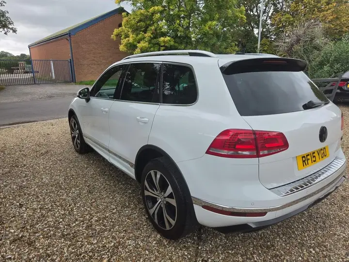 Volkswagen Touareg 2015 photo 2