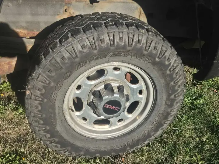 GMC Sierra 2500Hd 2004 photo 3