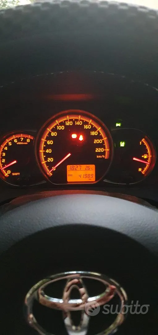Toyota Yaris 2015 photo 3