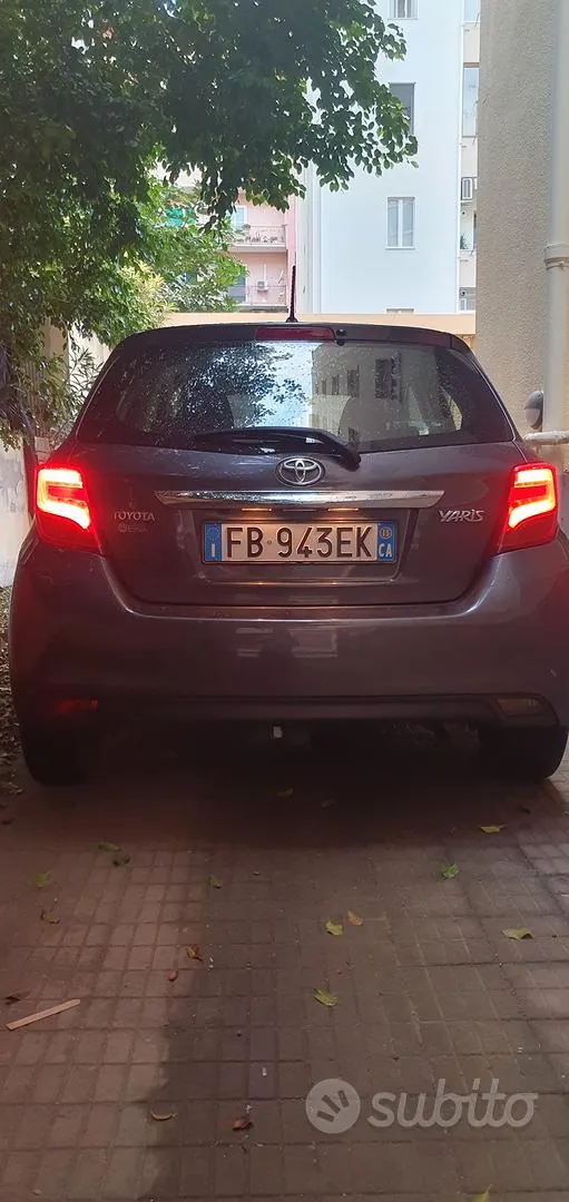 Toyota Yaris 2015 photo 2