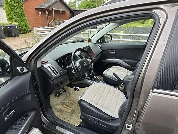 Mitsubishi Outlander 2011 photo 4