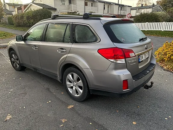 Subaru Outback 2011 photo 5