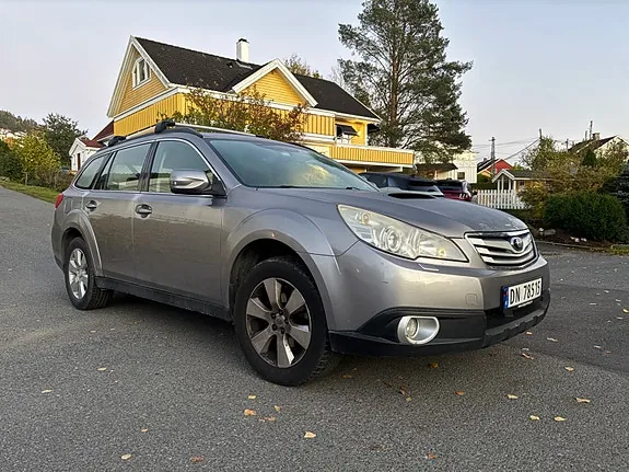 Subaru Outback 2011 photo 2