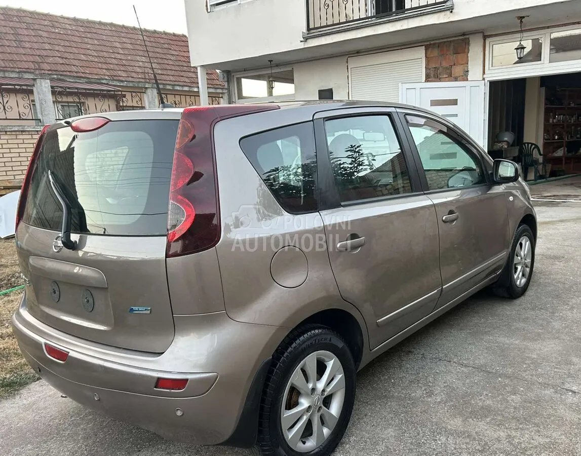 Nissan Note 2010 photo 4