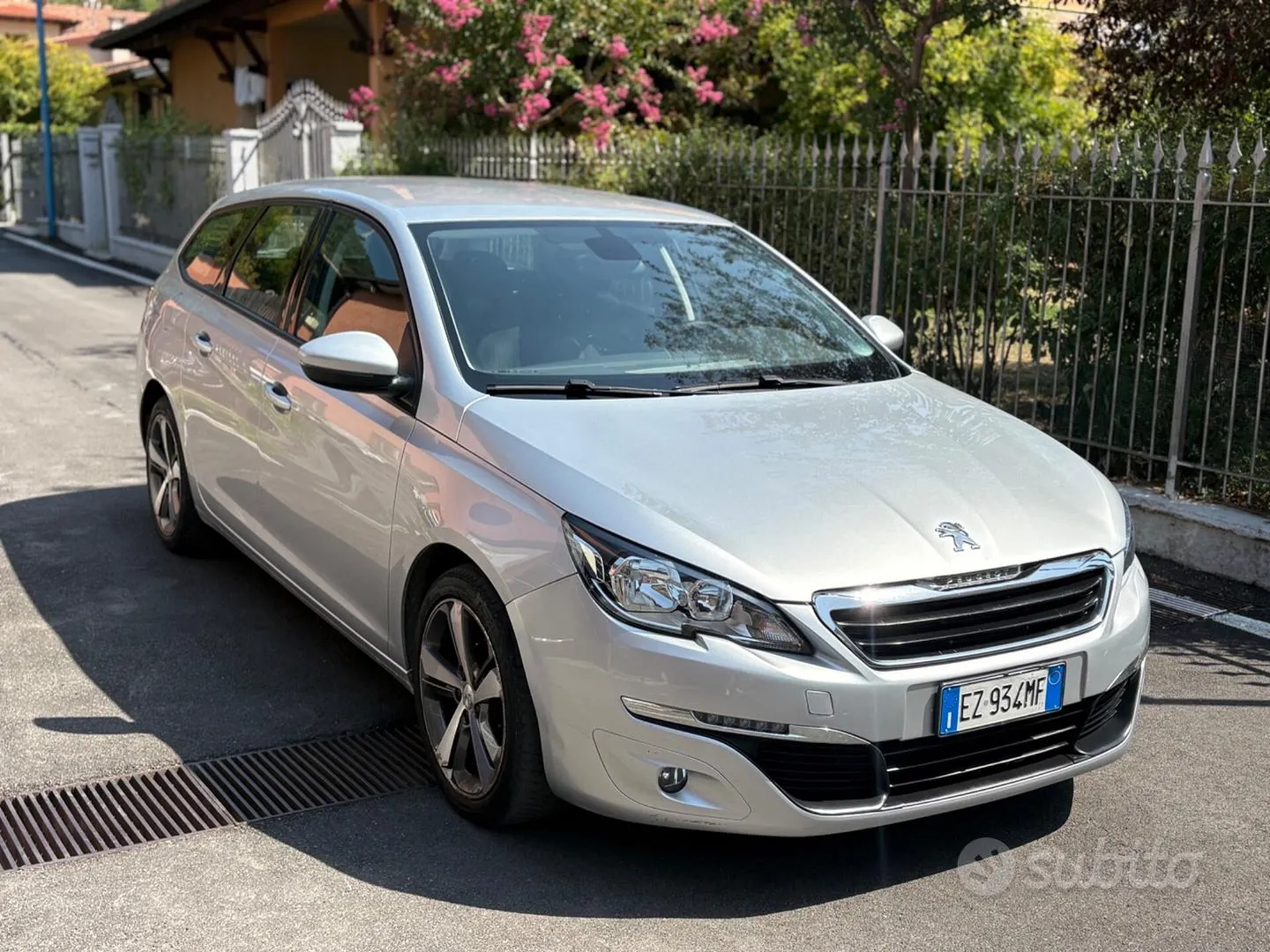 Peugeot 308 2015 photo 2