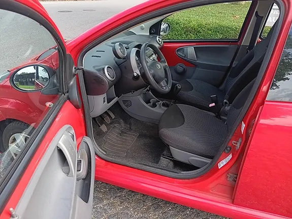 Toyota Aygo 2010 photo 3