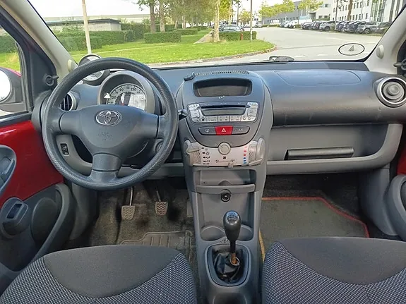 Toyota Aygo 2010 photo 2