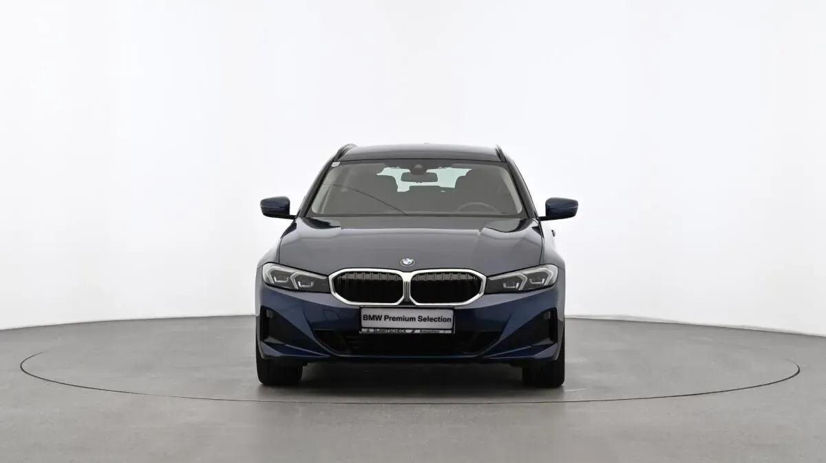 BMW 3 Series 2024 photo 2