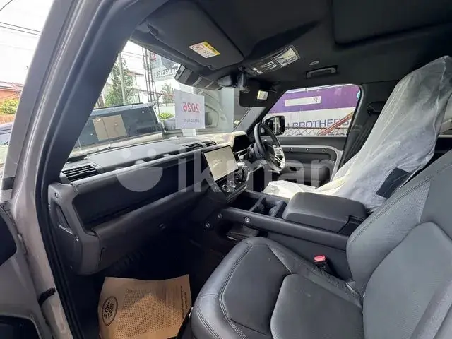 Land Rover Defender 2026 photo 3
