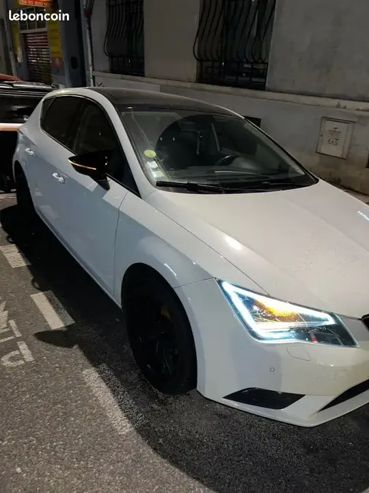 Seat Leon 2013 photo 2