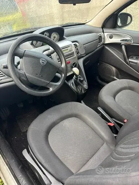 Lancia Ypsilon 2011 photo 2