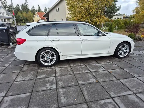 BMW 320I 2019 photo 2
