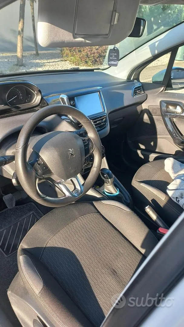Peugeot 208 2016 photo 4
