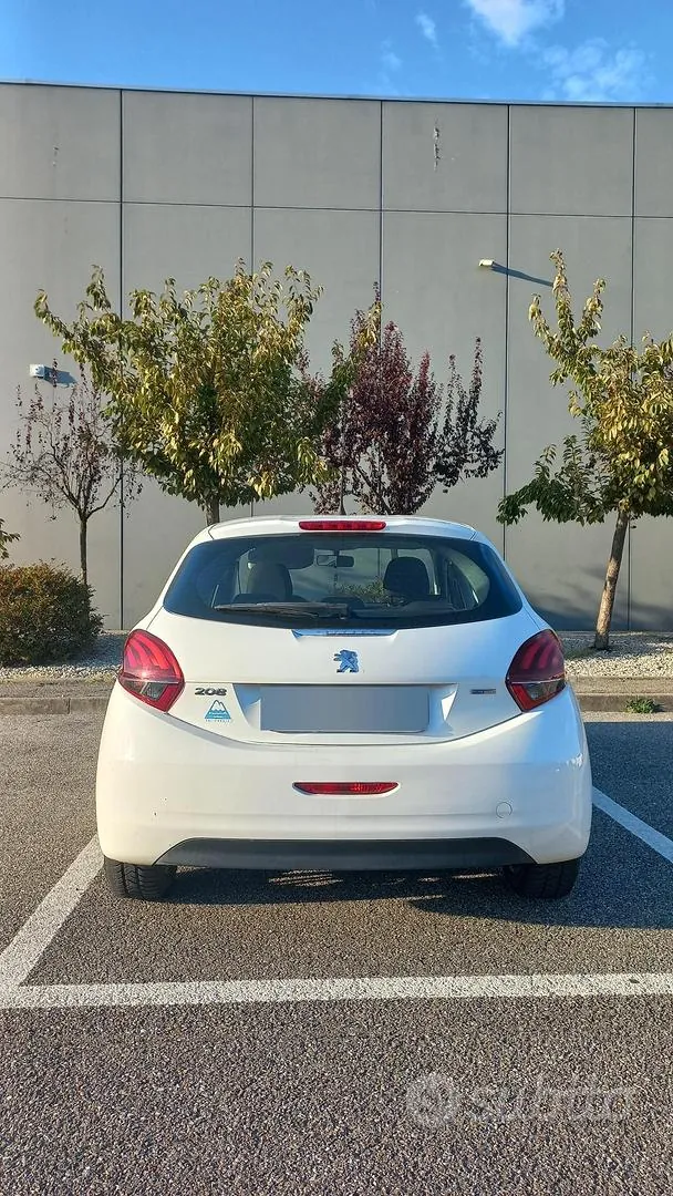 Peugeot 208 2016 photo 3