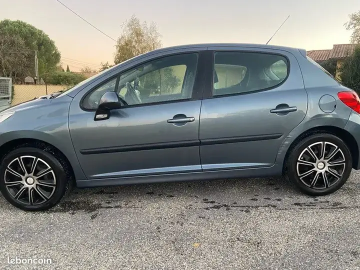 Peugeot 207 2007 photo 2