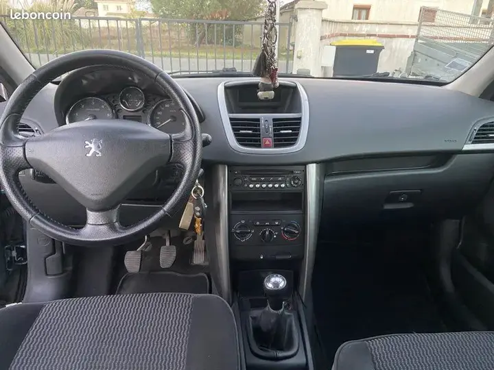 Peugeot 207 2007 photo 3