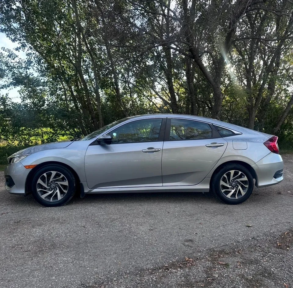 Honda Civic 2018 photo 2