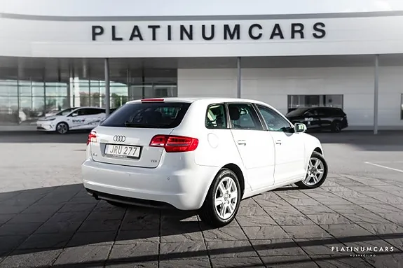 Audi A3 2011 photo 2