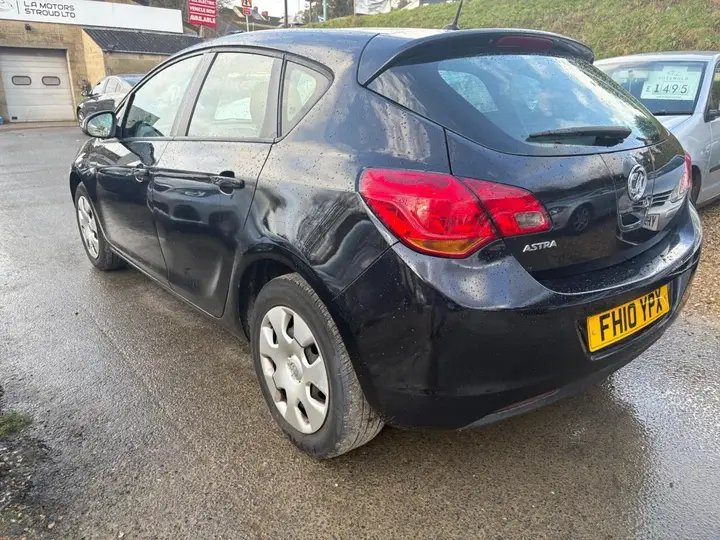 Vauxhall Astra 2010 photo 3