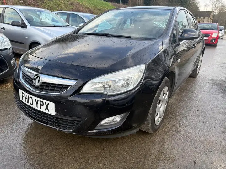 Vauxhall Astra 2010 photo 5
