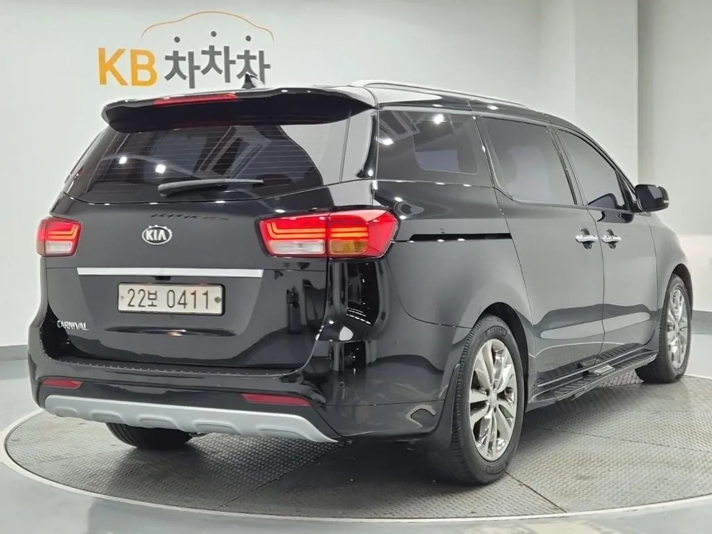 Kia Carnival 2017 photo 3