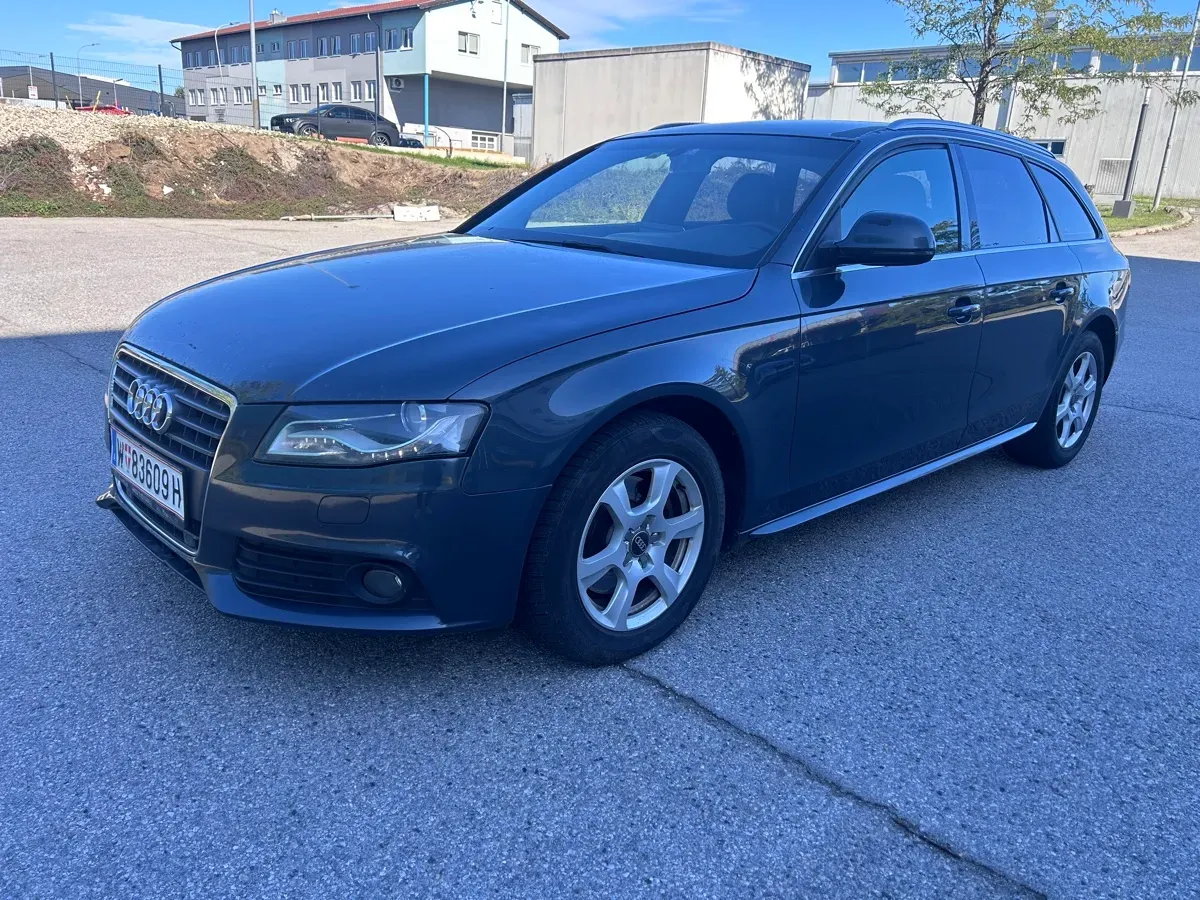 Audi A4 2009 photo 2