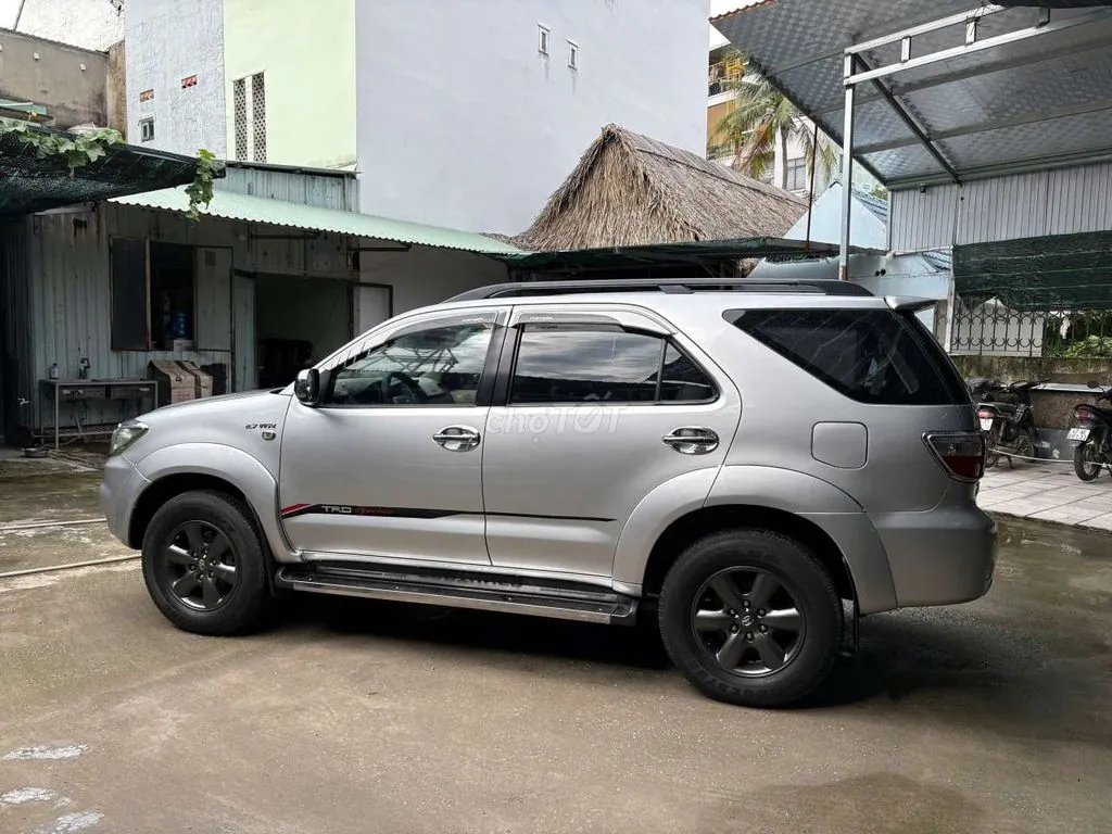Toyota Fortuner 2010 photo 4