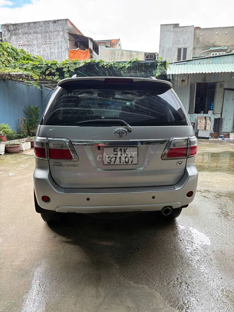 Toyota Fortuner 2010 photo 3