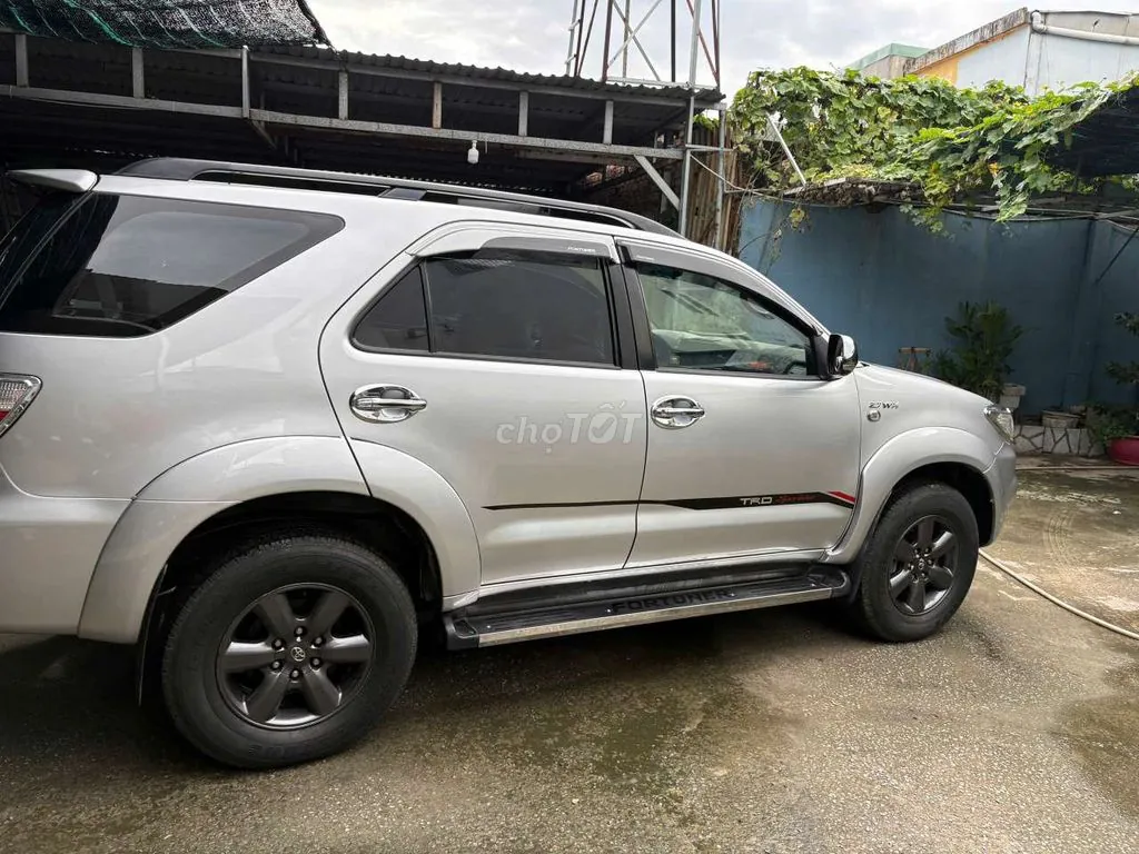 Toyota Fortuner 2010 photo 5