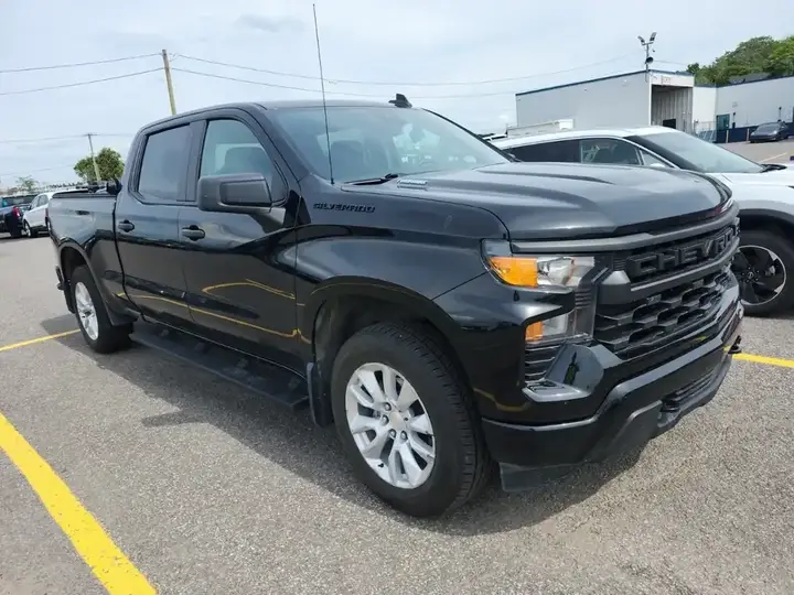 Chevrolet Silverado 1500 2024 photo 2