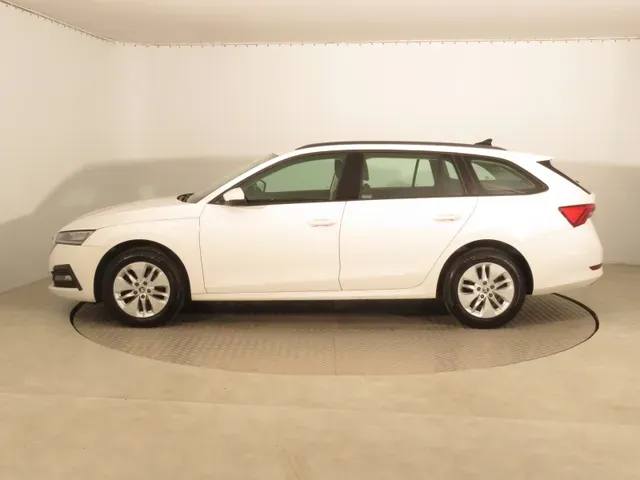 Skoda Octavia Combi 2021 photo 2