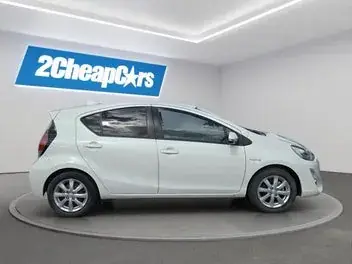 Toyota Aqua 2015 photo 5